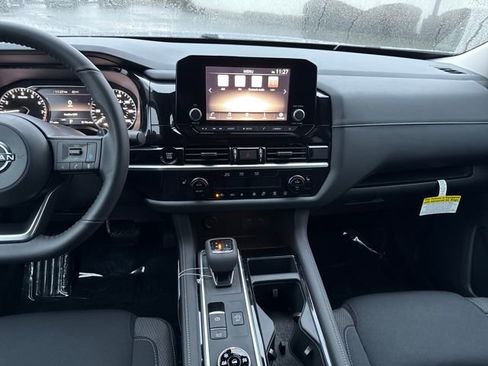 New 2025 Nissan Pathfinder SV w/ SV Premium Package image 26