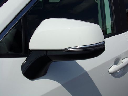 Used 2025 Toyota RAV4 XLE w/ Convenience Package FWD image 12