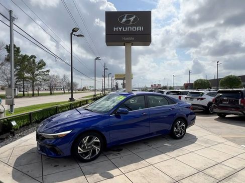Used 2025 Hyundai Elantra SEL image 7
