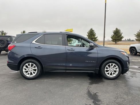 Used 2018 Chevrolet Equinox LT w/ Sun & Infotainment Package FWD image 4