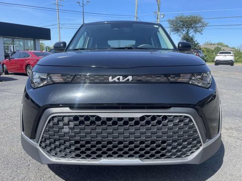 Used 2023 Kia Soul LX FWD image 2