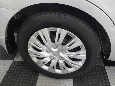Used 2017 Nissan Versa SV FWD image 15