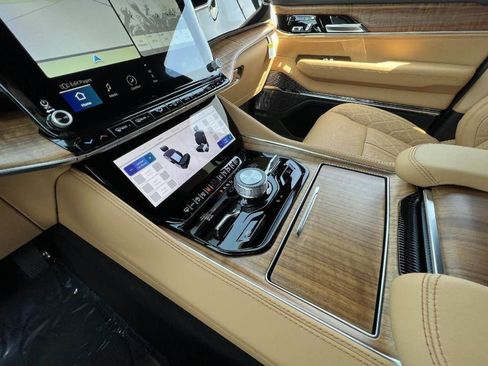 New 2023 Jeep Grand Wagoneer Series III AWD/4WD image 39