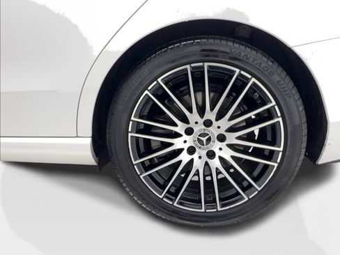 Used 2024 Mercedes-Benz C 300 Sedan image 12