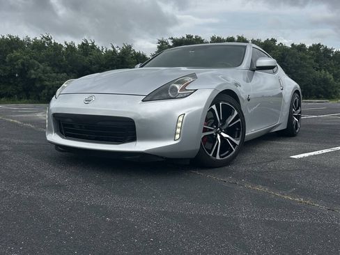 Used 2018 Nissan 370Z Coupe RWD image 6