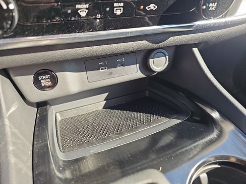 Used 2026 Nissan Rogue S FWD image 28