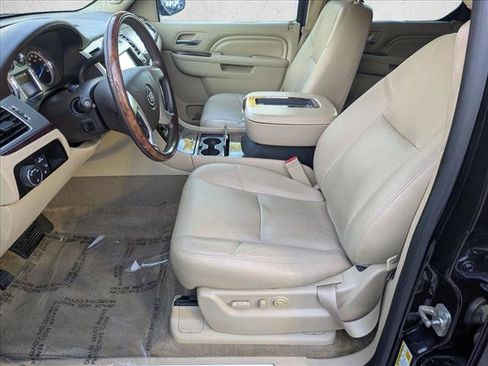 Used 2014 Cadillac Escalade ESV Premium image 17