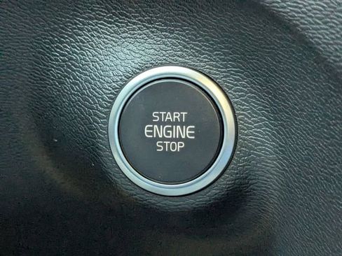 Certified 2024 Volvo XC40 B5 Core image 36