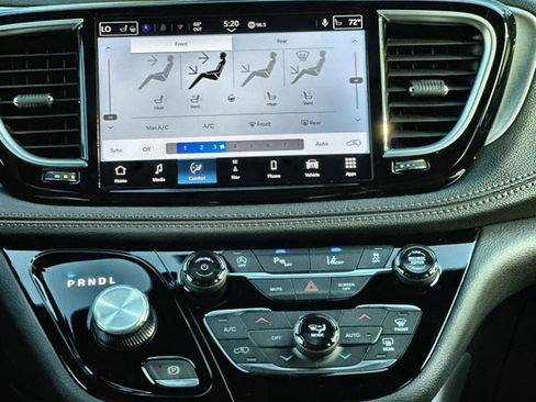 New 2026 Chrysler Pacifica Pinnacle image 21