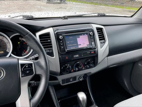 Used 2014 Toyota Tacoma PreRunner w/ SR5 Package RWD image 9