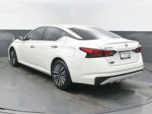 Used 2024 Nissan Altima 2.5 SV image 6