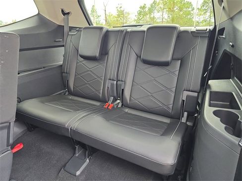 Used 2025 Volkswagen Atlas SE image 13