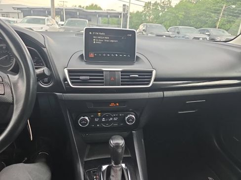 Used 2015 MAZDA MAZDA3 i Touring w/ Technology Package FWD image 11