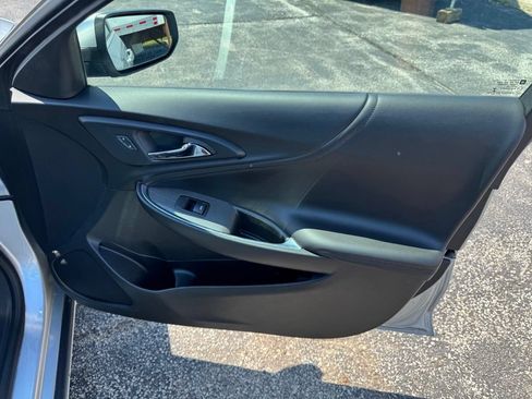 Used 2019 Chevrolet Malibu LT w/ Leather Package FWD image 19