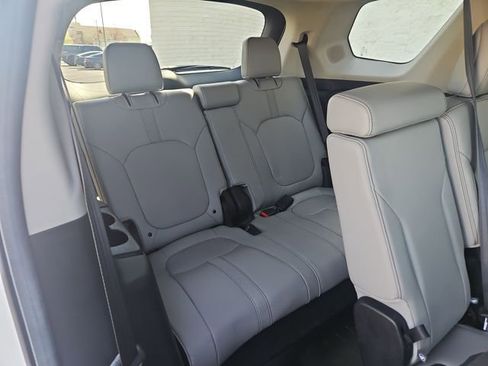 Certified 2024 Honda Pilot Touring image 33