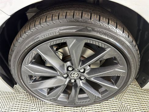 Used 2023 Toyota Corolla SE image 11