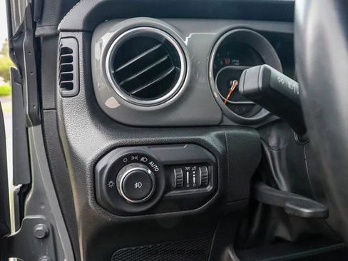 Used 2022 Jeep Wrangler Unlimited Sahara w/ Cold Weather Group AWD/4WD image 28