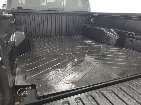 Certified 2018 Toyota Tacoma SR5 AWD/4WD image 34