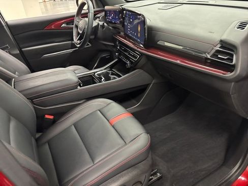 Used 2024 Chevrolet Traverse RS image 10