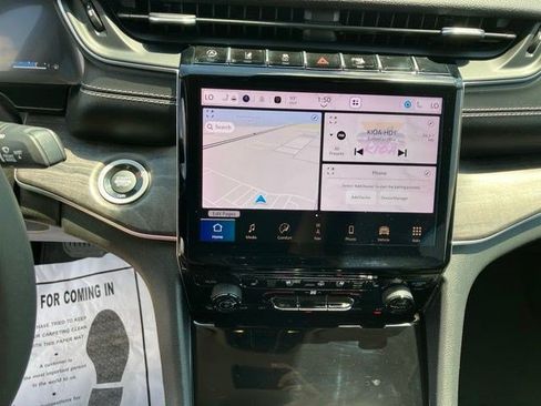 Certified 2023 Jeep Grand Cherokee Limited w/ Luxury Tech Group II AWD/4WD image 17