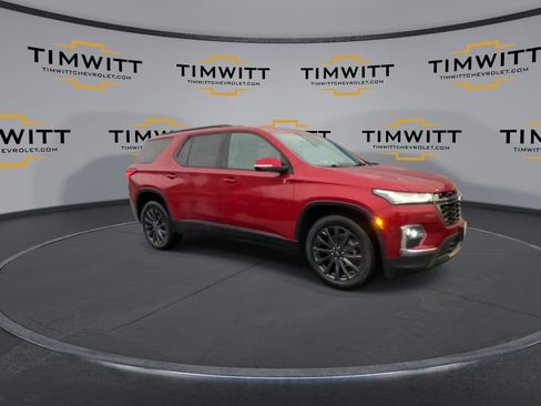 Used 2023 Chevrolet Traverse RS image 3