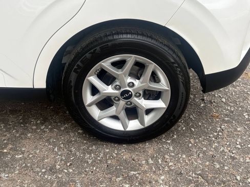 Used 2025 Kia Soul LX w/ LX Technology Package FWD image 26