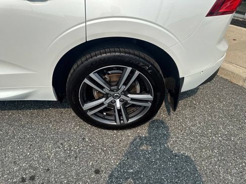 Used 2019 Volvo XC60 T6 Momentum w/ Multimedia Package AWD/4WD image 8