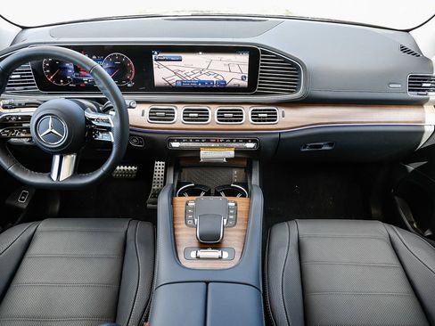 New 2026 Mercedes-Benz GLS 450 4MATIC image 10