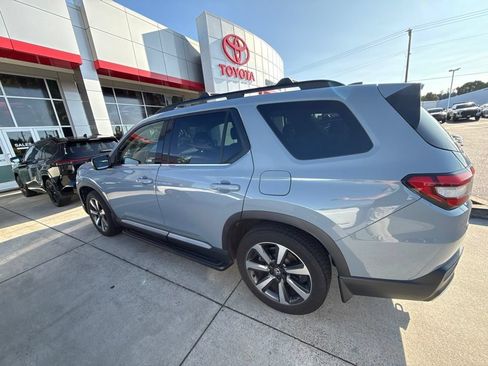 Used 2023 Honda Pilot Touring image 8
