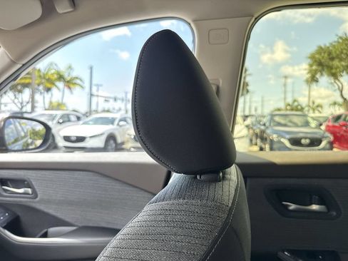Used 2023 Nissan Rogue SV FWD image 16