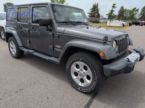 Used 2014 Jeep Wrangler Unlimited Sahara w/ Max Tow Package AWD/4WD image 4