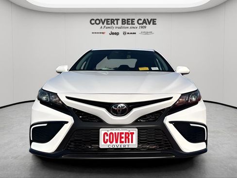 Used 2023 Toyota Camry SE image 2