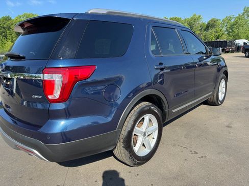 Used 2017 Ford Explorer XLT w/ Equipment Group 202A AWD/4WD image 11