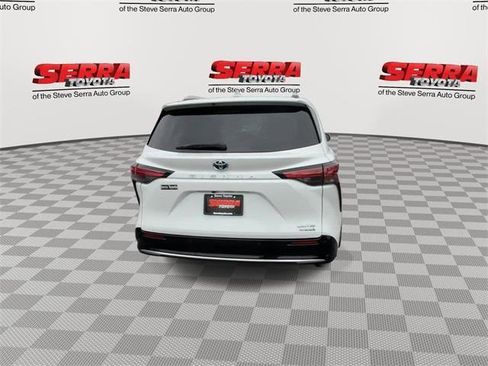 Certified 2024 Toyota Sienna Limited image 8