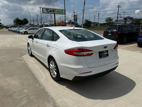 Used 2020 Ford Fusion SE FWD image 9