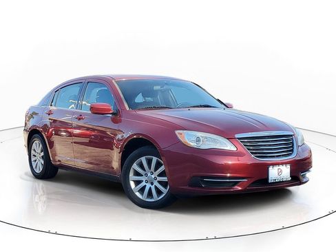 Used 2013 Chrysler 200 Touring FWD image 1