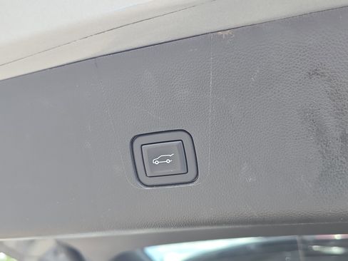 Used 2023 Chevrolet Traverse Premier w/ Redline Edition FWD image 11