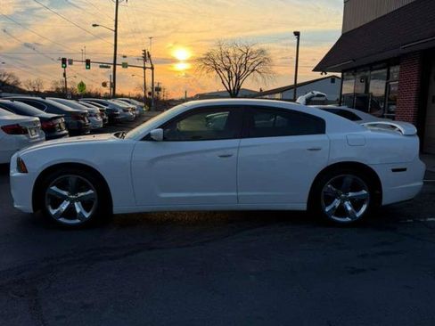 Used 2014 Dodge Charger SXT image 7