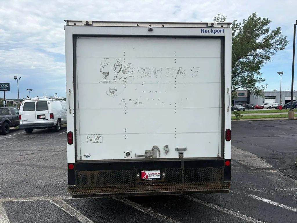 Used 2022 Chevrolet Express 4500 w/ Power Convenience Package RWD image 4