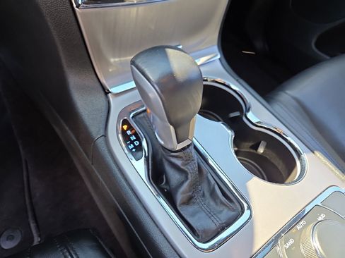 Used 2019 Jeep Grand Cherokee Limited image 16