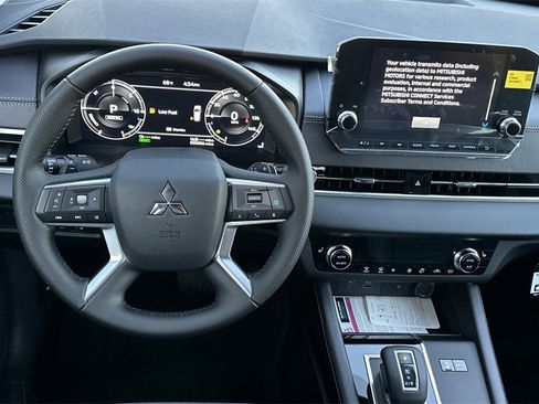 New 2025 Mitsubishi Outlander SE image 15