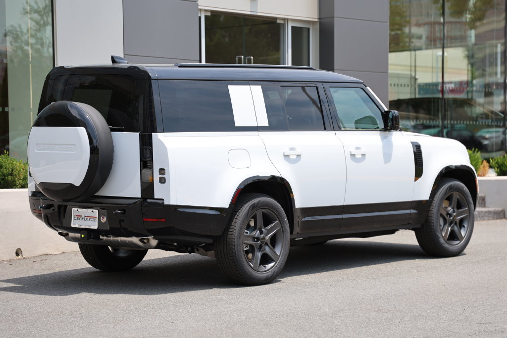 New 2026 Land Rover Defender 130 X-Dynamic SE AWD/4WD image 4
