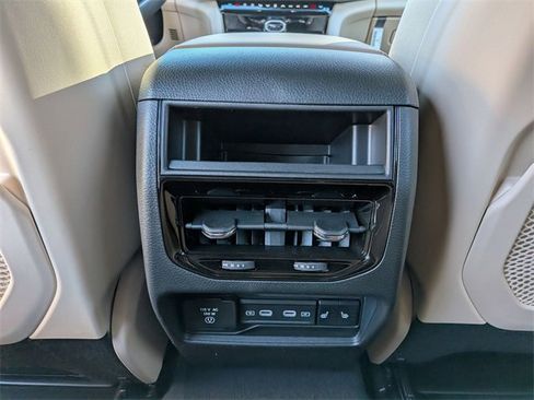 New 2026 Jeep Grand Cherokee Limited image 12