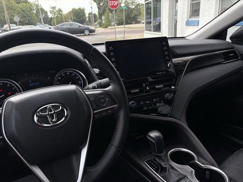 Used 2024 Toyota Camry XLE image 21