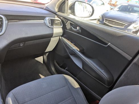 Used 2017 Kia Sorento AWD image 19