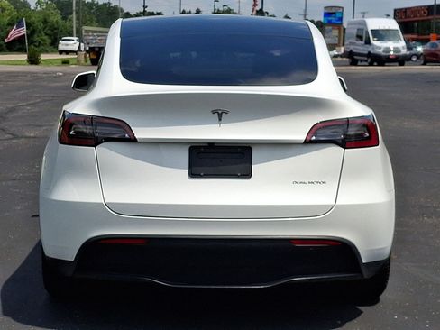 Used 2023 Tesla Model Y Long Range AWD/4WD image 23