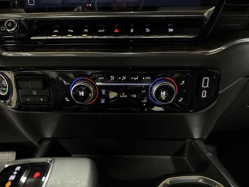 Used 2022 GMC Sierra 1500 Elevation w/ Preferred Package image 21