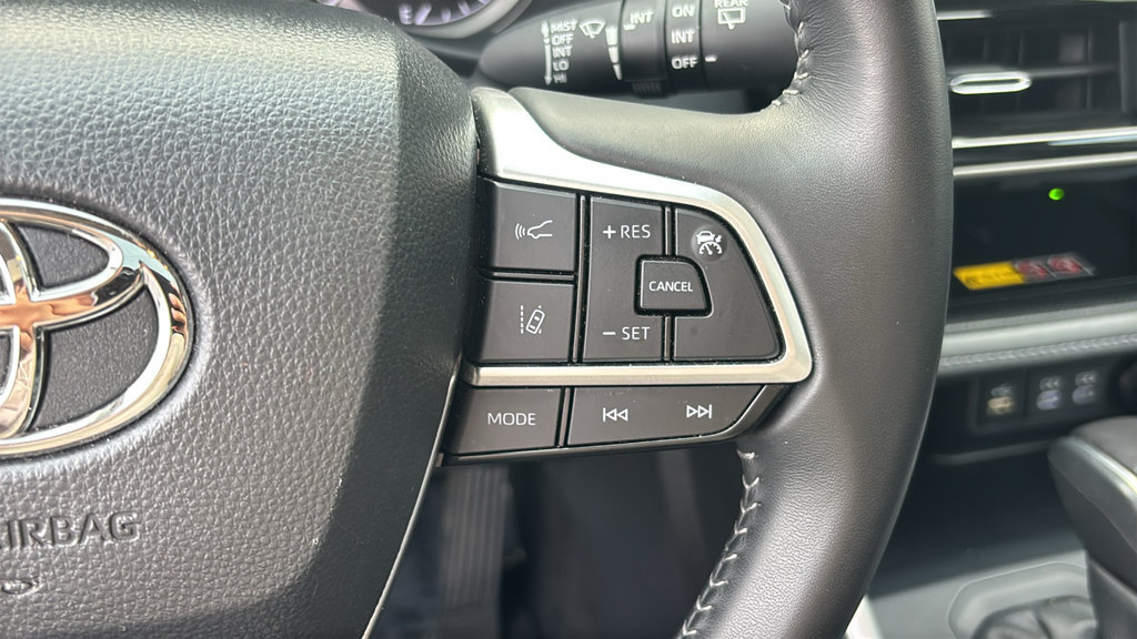 Used 2025 Toyota Highlander XLE AWD/4WD image 20