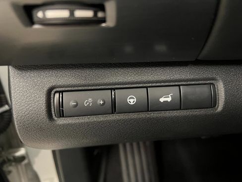 Used 2025 Nissan Pathfinder SL image 33