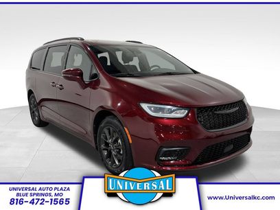 Used 2021 Chrysler Pacifica Touring w/ S Appearance Package